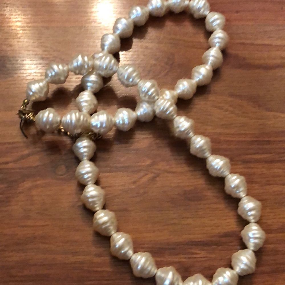 New Chico’s faux chunky pearl 30” necklace